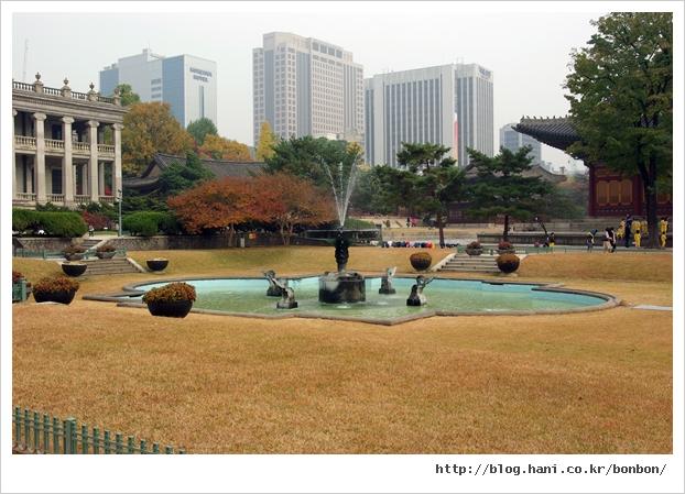 파일:Kyoungwoon-fountain.jpg